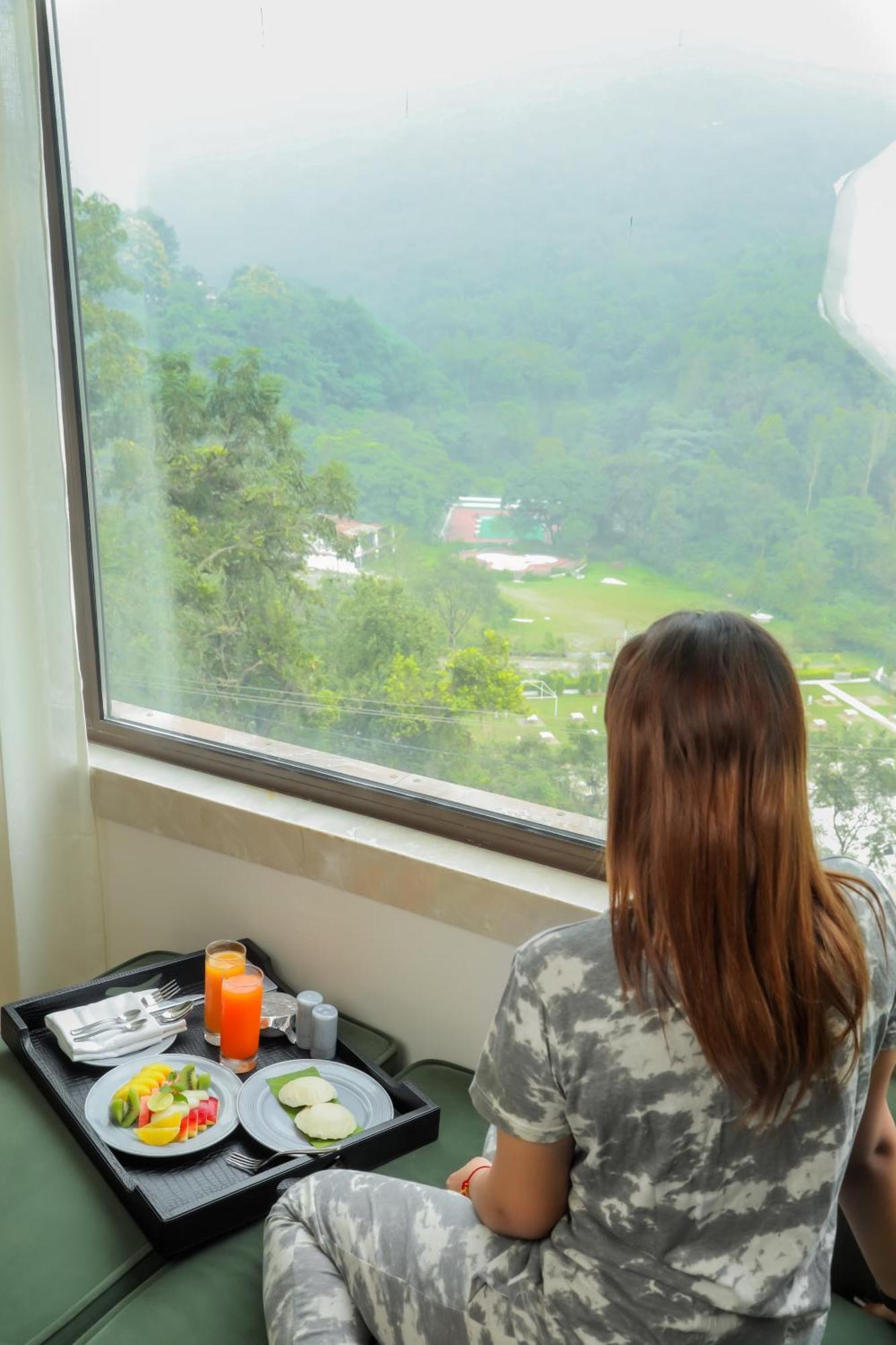ホテル The Prominence Mussoorie Road デヘラードゥーン エクステリア 写真