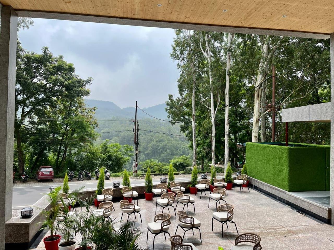 ホテル The Prominence Mussoorie Road デヘラードゥーン エクステリア 写真