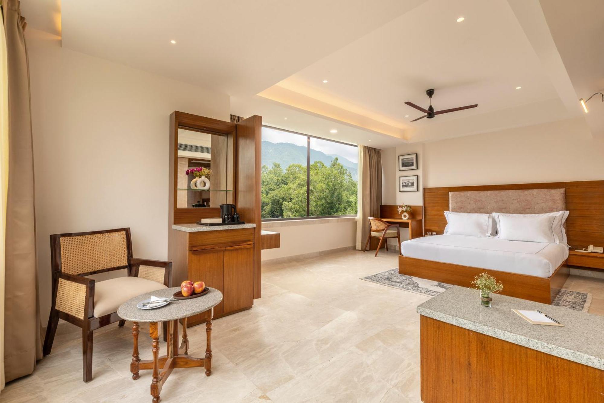 ホテル The Prominence Mussoorie Road デヘラードゥーン エクステリア 写真