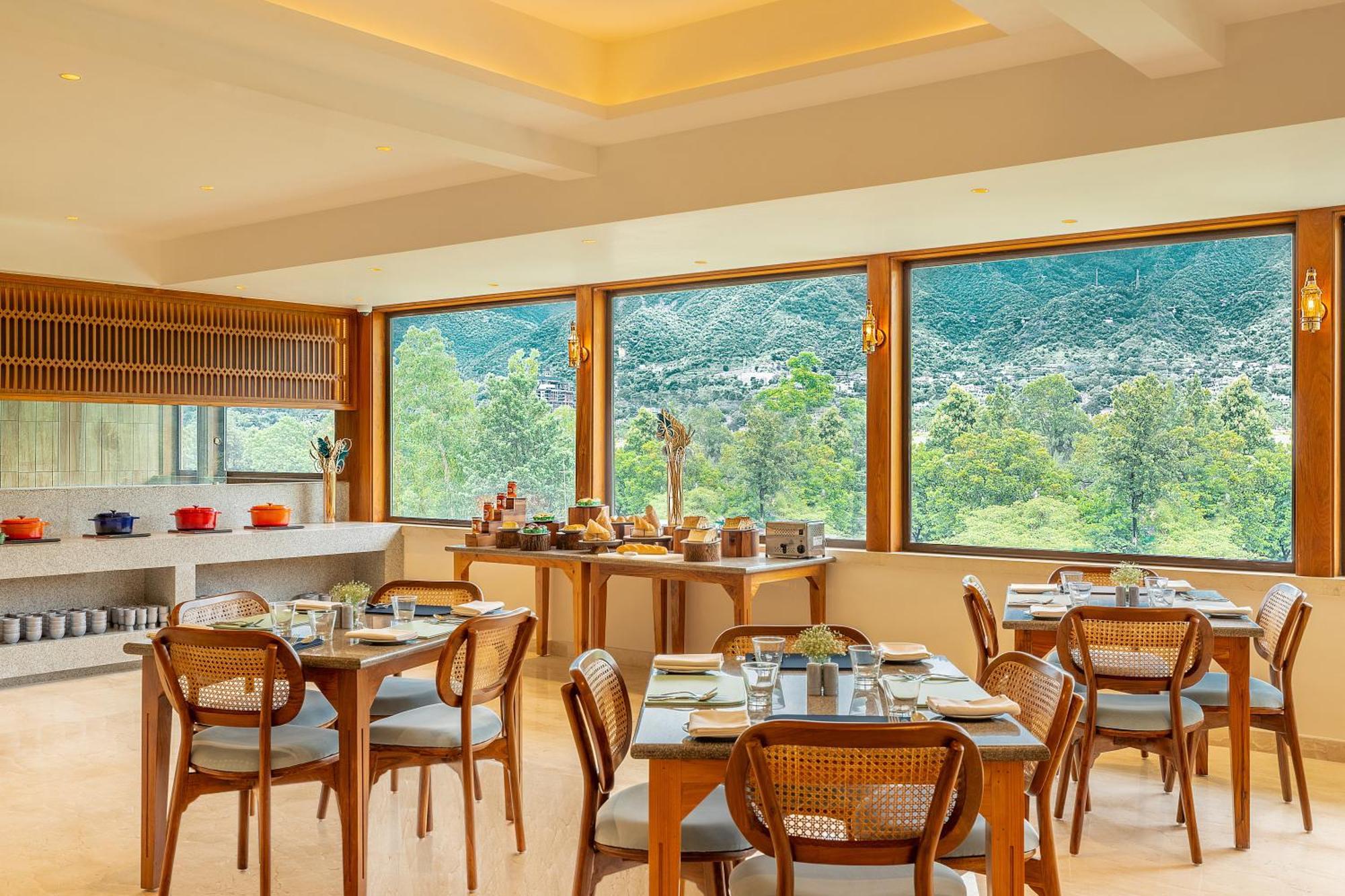 ホテル The Prominence Mussoorie Road デヘラードゥーン エクステリア 写真