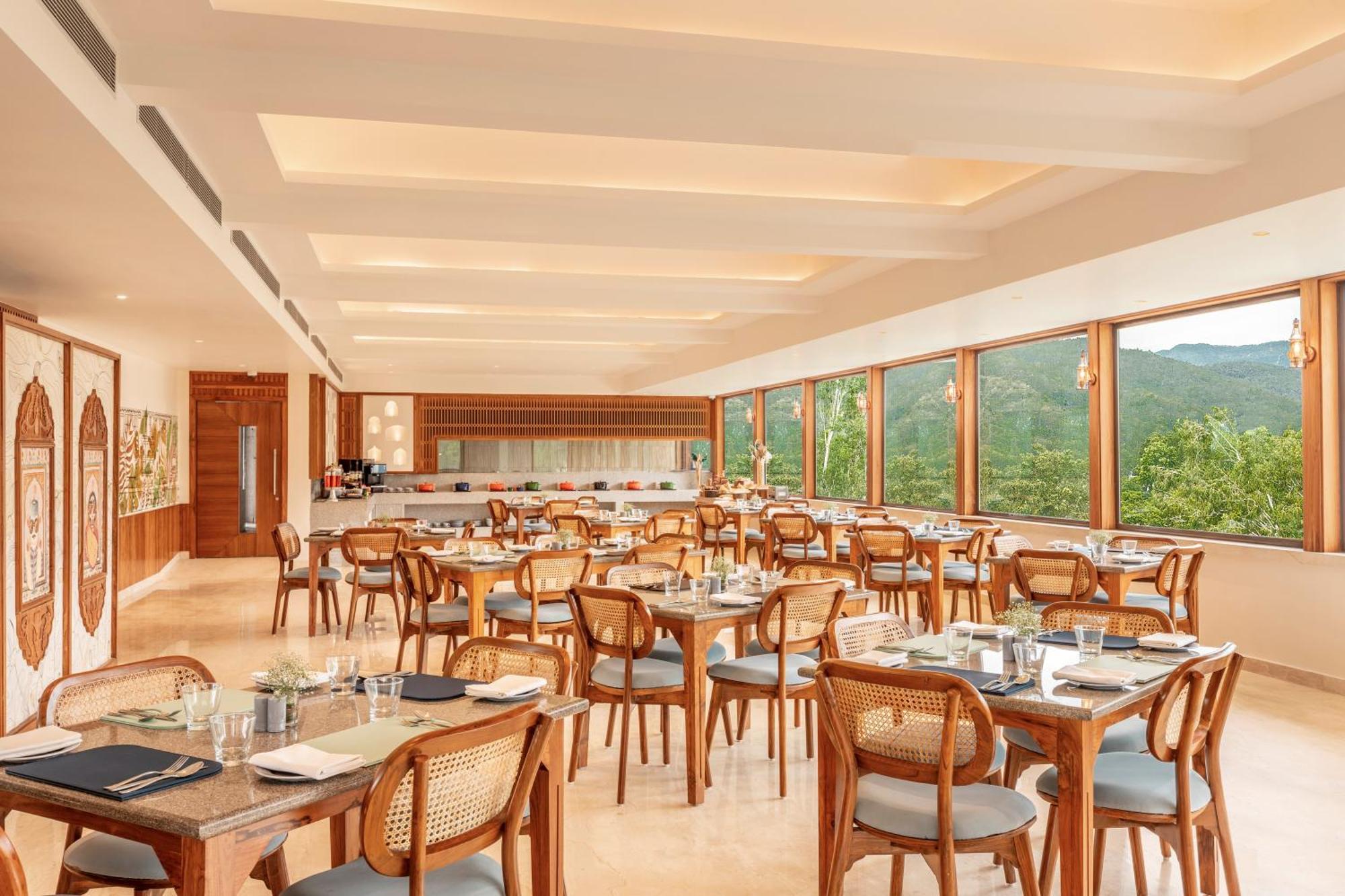 ホテル The Prominence Mussoorie Road デヘラードゥーン エクステリア 写真